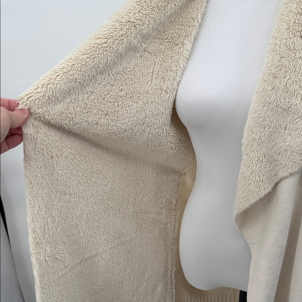 Romeo & Juliet Couture Cream Vest with Belt Size M - Picture 6 of 10